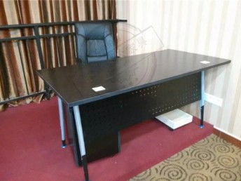 專業(yè)辦公家具解決方案 批發(fā)定制老板桌、會(huì)議折疊培訓(xùn)桌、辦公電腦桌與學(xué)校桌